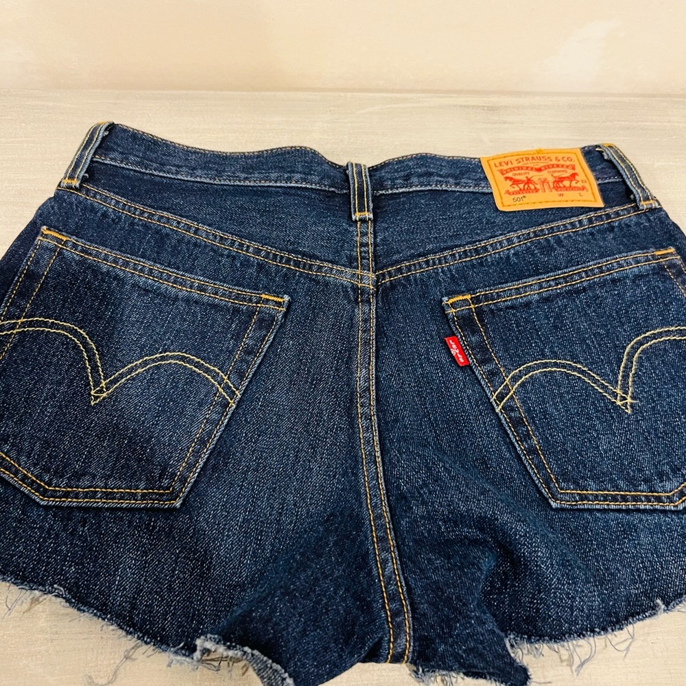 Women’s Levi Cut Off Shorts size 27 **New**
